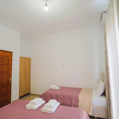 Rose Apartment *